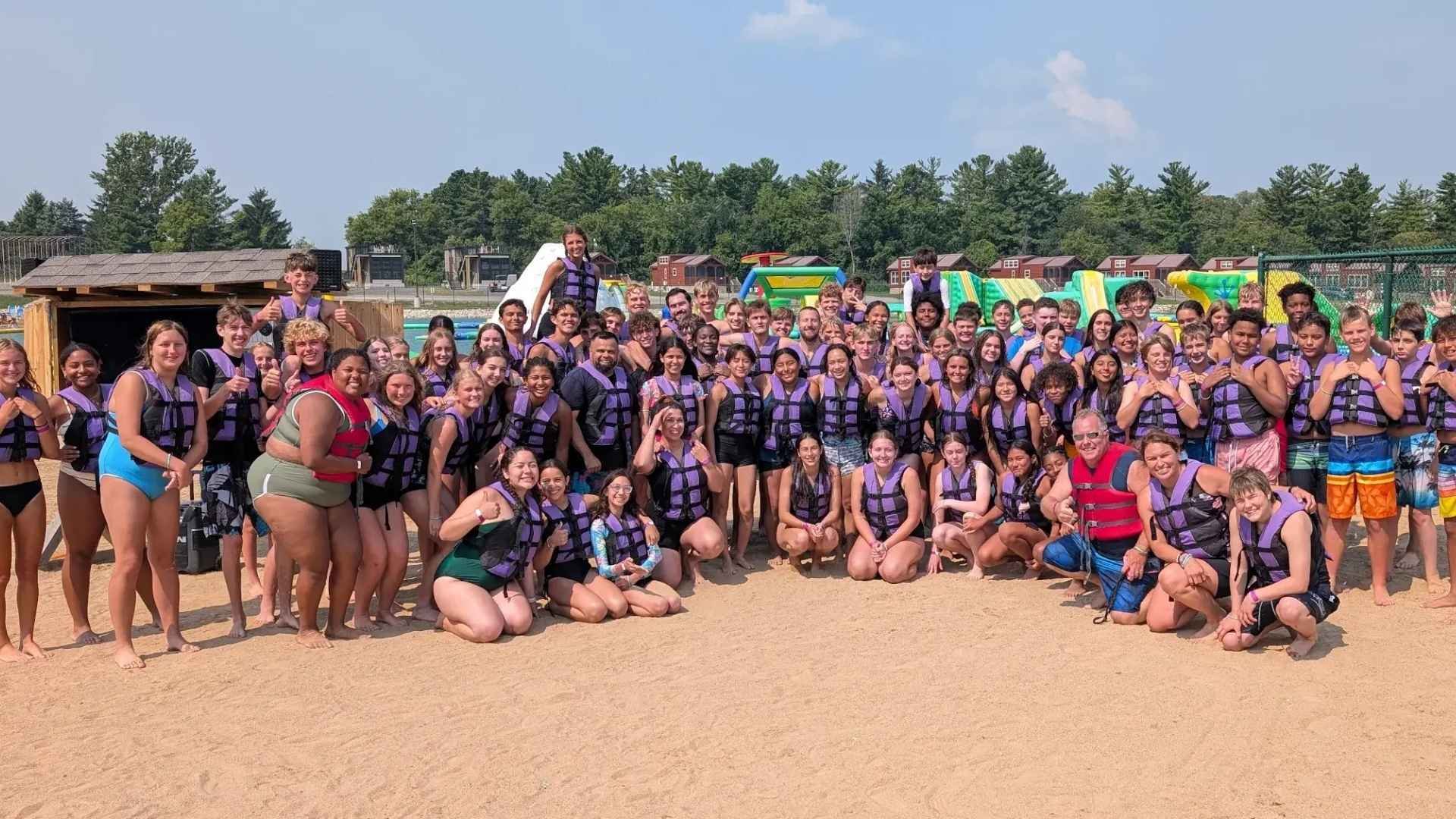 An image of a huge group of Jellystone campers at Bear Paw Beach.