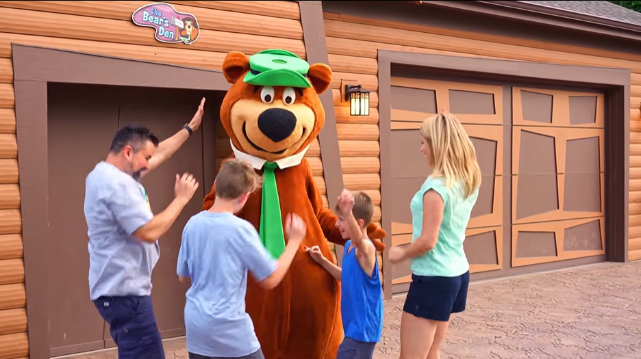 jellystone.park.family.dancing.outside.bear.den.happy jellystone.park.family.dancing.outside.bear.den.happy