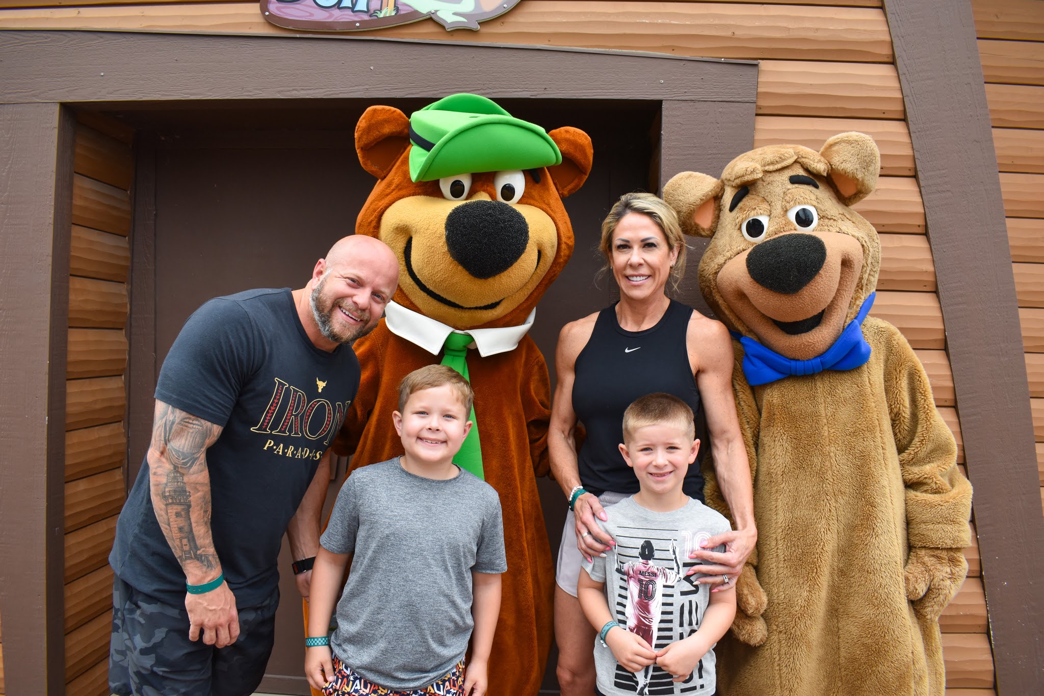 An image of a family having a fun time at Jellystone Park.